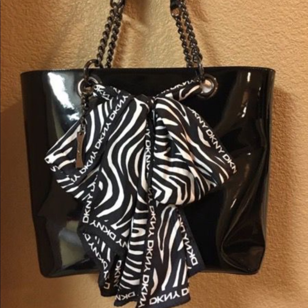 DKNY BLACK SCARF BUCKET HANDBAG TOTE NWOT PURSE
